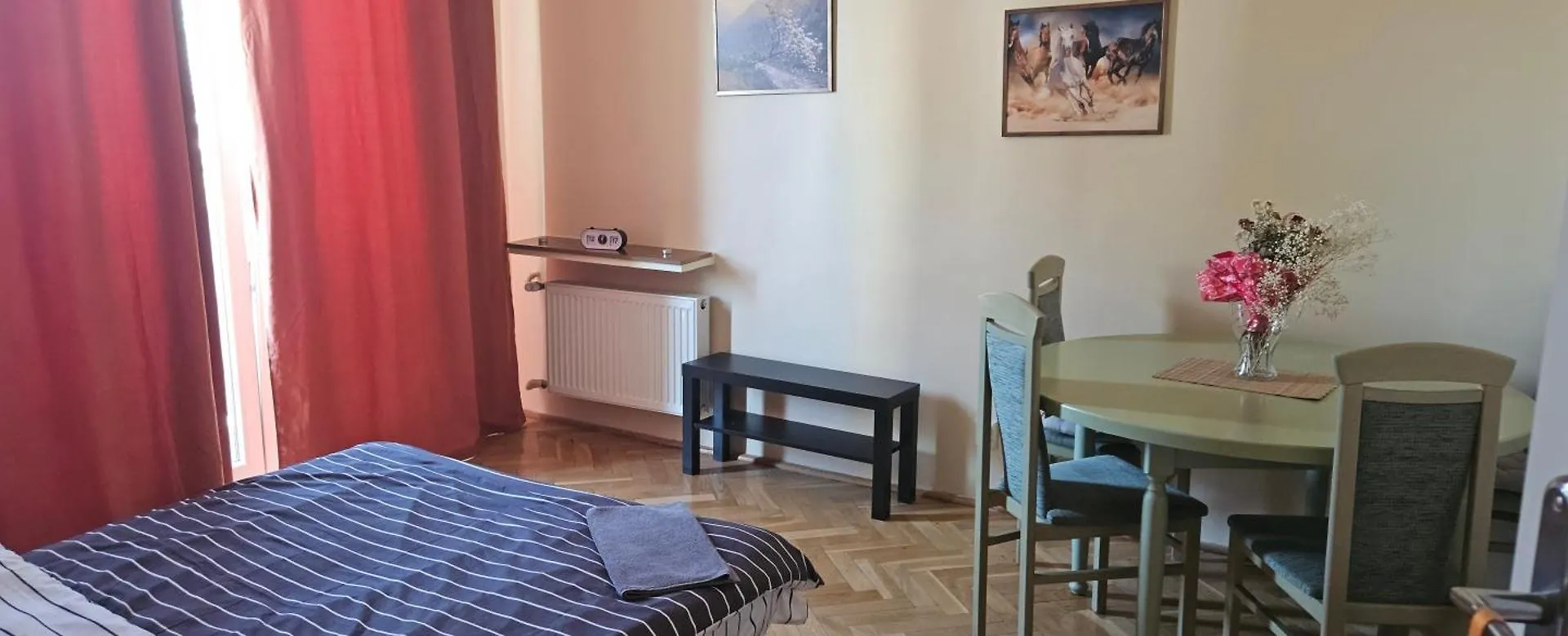Warsaw Rooms 0*,  Poland